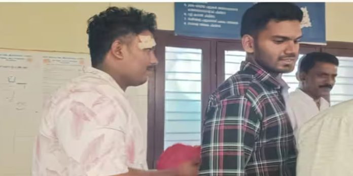 മണ്ണാര്ക്കാട് എംഇഎസ് കല്ലടി കോളജില് സീനിയേഴ്സിന്റെ റാഗിങ്ങ് ; രണ്ട് വിദ്യാര്ത്ഥികള്ക്ക് പരിക്കേറ്റു മണ്ണാര്ക്കാട് എംഇഎസ് കല്ലടി കോളജില് സീനിയേഴ്സിന്റെ റാഗിങ്ങ് ; രണ്ട് വിദ്യാര്ത്ഥികള്ക്ക് പരിക്കേറ്റു