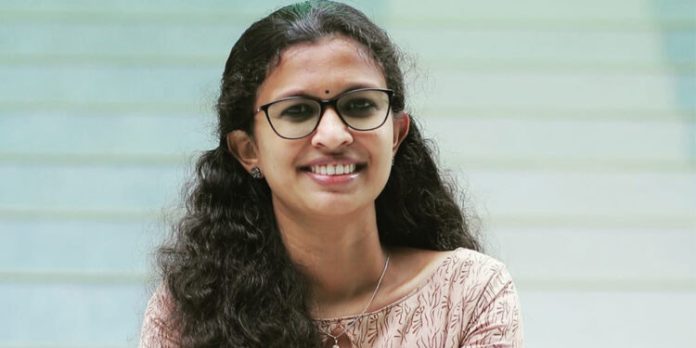 വിദ്യ അഭിമുഖത്തിനെത്തിയത് വെള്ള സ്വിഫ്റ്റ് കാറിൽ, ഒപ്പം മറ്റൊരാളും : സിസിടിവി ദൃശ്യം വിദ്യ അഭിമുഖത്തിനെത്തിയത് വെള്ള സ്വിഫ്റ്റ് കാറിൽ, ഒപ്പം മറ്റൊരാളും : സിസിടിവി ദൃശ്യം