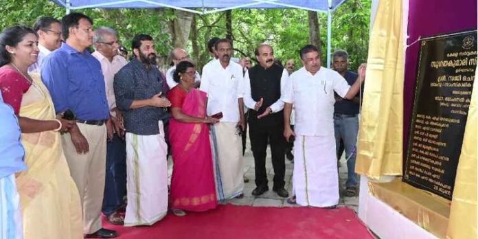 മണ്ണിനേയും മനുഷ്യരേയും സ്നേഹിച്ച സുഗതകുമാരിക്ക് സ്മാരകം ഉയരുന്നു മണ്ണിനേയും മനുഷ്യരേയും സ്നേഹിച്ച സുഗതകുമാരിക്ക് സ്മാരകം ഉയരുന്നു