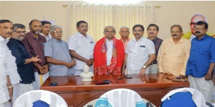 എന്.എസ്.എസ് ഡയറക്ടര് ബോര്ഡ് അംഗമായി തെരഞ്ഞെടുത്ത ആര്. മോഹന്കുമാറിനെ അനുമോദിച്ചു എന്.എസ്.എസ് ഡയറക്ടര് ബോര്ഡ് അംഗമായി തെരഞ്ഞെടുത്ത ആര്. മോഹന്കുമാറിനെ അനുമോദിച്ചു