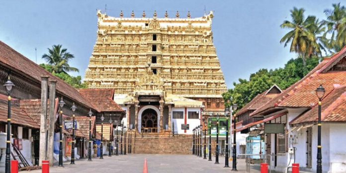 ശ്രീപത്മനാഭ സ്വാമി ക്ഷേത്രത്തിൽ ജീവനക്കാരൻ സ്ത്രീയെ അപമാനിക്കാൻ ശ്രമിച്ചെന്ന് പരാതി ശ്രീപത്മനാഭ സ്വാമി ക്ഷേത്രത്തിൽ ജീവനക്കാരൻ സ്ത്രീയെ അപമാനിക്കാൻ ശ്രമിച്ചെന്ന് പരാതി