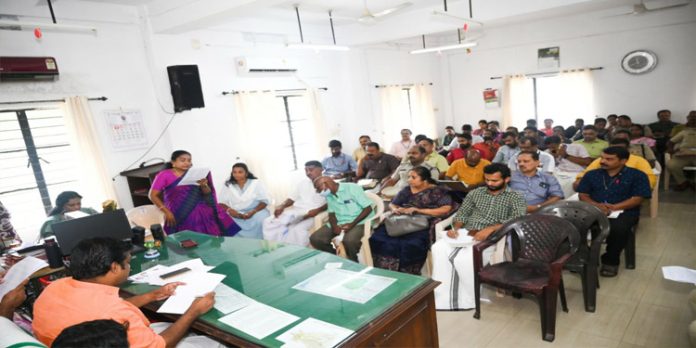 കോന്നിയിലെ മോഷണങ്ങൾ ; ഡിജിപിക്ക് കത്ത് നൽകാൻ താലൂക്ക് വികസന സമിതി തീരുമാനം കോന്നിയിലെ മോഷണങ്ങൾ ; ഡിജിപിക്ക് കത്ത് നൽകാൻ താലൂക്ക് വികസന സമിതി തീരുമാനം