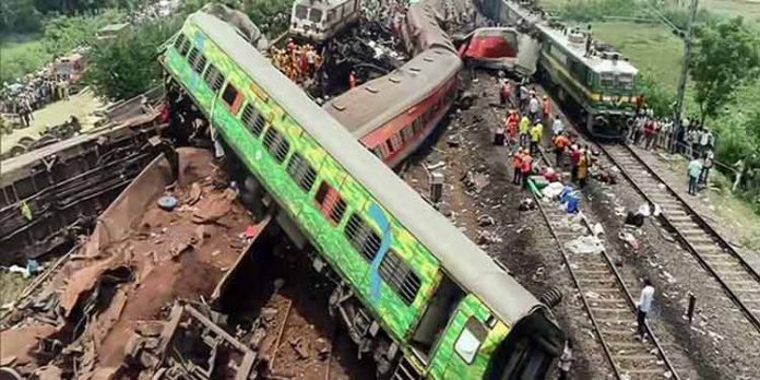 തുടർക്കഥയായി ട്രെയിൻ അപകടങ്ങൾ ; ‘പാളം തെറ്റി’ സഞ്ചരിക്കുന്നത് ടെയിനോ, അധികൃതരോ? തുടർക്കഥയായി ട്രെയിൻ അപകടങ്ങൾ ; ‘പാളം തെറ്റി’ സഞ്ചരിക്കുന്നത് ടെയിനോ, അധികൃതരോ?
