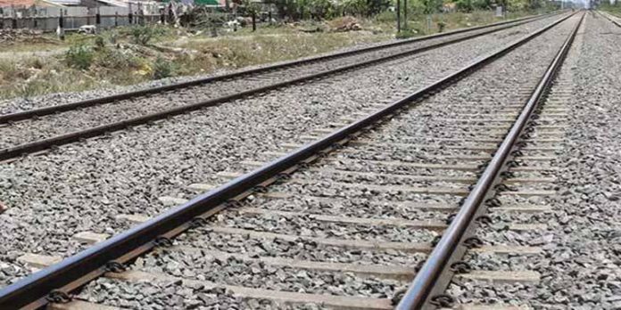 പാറശാലയിൽ പത്താം ക്ലാസ് വിദ്യാര്ത്ഥിയുടെ മൃതദേഹം റെയിൽപാളത്തിൽ കണ്ടെത്തി പാറശാലയിൽ പത്താം ക്ലാസ് വിദ്യാര്ത്ഥിയുടെ മൃതദേഹം റെയിൽപാളത്തിൽ കണ്ടെത്തി