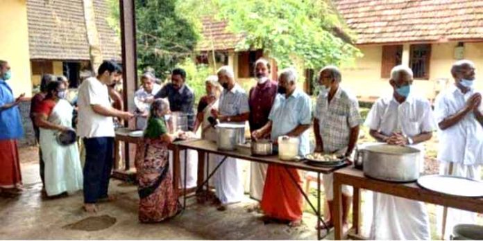 ഭീഷണിയും ഗുണ്ടായിസവും ; തിരുവല്ലാ ശ്രീവല്ലഭ മഹാക്ഷേത്രത്തില് അന്നദാന സമിതി നടത്തിവരുന്ന അന്നദാനം നിർത്തലാക്കുന്നു ഭീഷണിയും ഗുണ്ടായിസവും ; തിരുവല്ലാ ശ്രീവല്ലഭ മഹാക്ഷേത്രത്തില് അന്നദാന സമിതി നടത്തിവരുന്ന അന്നദാനം നിർത്തലാക്കുന്നു