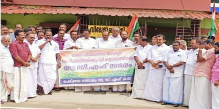 മത്സ്യക്കൃഷിയുടെ മറവില് സി.പി.എം. നേതാവിന്റെ അനധികൃത നിലംനികത്തല് : യു.ഡി.എഫ്. ധര്ണ മത്സ്യക്കൃഷിയുടെ മറവില് സി.പി.എം. നേതാവിന്റെ അനധികൃത നിലംനികത്തല് : യു.ഡി.എഫ്. ധര്ണ