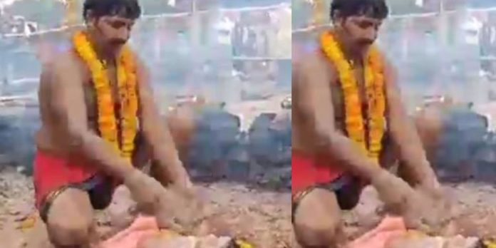 ആചാരത്തിന്റെ പേരിൽ ക്രൂരത ; യുപിയിൽ പിഞ്ചുകുഞ്ഞിന്റെ ദേഹത്ത് ചൂടുപാൽ നുര തേച്ച് പൊള്ളിച്ചു ആചാരത്തിന്റെ പേരിൽ ക്രൂരത ; യുപിയിൽ പിഞ്ചുകുഞ്ഞിന്റെ ദേഹത്ത് ചൂടുപാൽ നുര തേച്ച് പൊള്ളിച്ചു