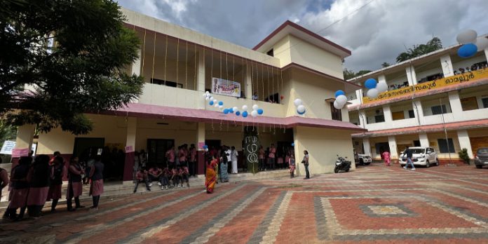 ഓമല്ലൂര് ഗവ എച്ച്എസ്എസില് പുതിയതായി നിര്മിച്ച കെട്ടിടം ഉദ്ഘാടനം ചെയ്തു ഓമല്ലൂര് ഗവ എച്ച്എസ്എസില് പുതിയതായി നിര്മിച്ച കെട്ടിടം ഉദ്ഘാടനം ചെയ്തു