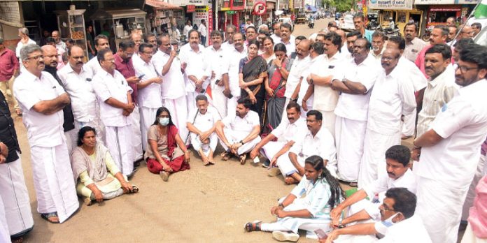 കോണ്ഗ്രസ് നേതാക്കളെ അറസ്റ്റ് ചെയ്ത് കോണ്ഗ്രസിനെ തകര്ക്കാമെന്നത് പിണറായിയുടെ വ്യാമോഹം : പ്രൊഫ. സതീഷ് കൊച്ചുപറമ്പില് കോണ്ഗ്രസ് നേതാക്കളെ അറസ്റ്റ് ചെയ്ത് കോണ്ഗ്രസിനെ തകര്ക്കാമെന്നത് പിണറായിയുടെ വ്യാമോഹം : പ്രൊഫ. സതീഷ് കൊച്ചുപറമ്പില്