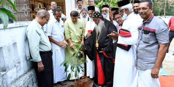 മാർത്തോമാ മാത്യൂസ് തൃതീയൻ കാതോലിക്കാബാവാ മാക്കാംകുന്ന് സെന്റ് സ്റ്റീഫൻസ് ഓർത്തഡോക്സ് കത്തീഡ്രൽ മൈതാനിയിൽ ഫലവൃക്ഷതൈ നട്ടു മാർത്തോമാ മാത്യൂസ് തൃതീയൻ കാതോലിക്കാബാവാ മാക്കാംകുന്ന് സെന്റ് സ്റ്റീഫൻസ് ഓർത്തഡോക്സ് കത്തീഡ്രൽ മൈതാനിയിൽ ഫലവൃക്ഷതൈ നട്ടു
