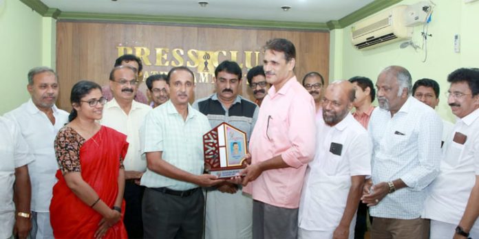 പ്രൊഫ. കെ.വി തമ്പി പത്താമത് അനുസ്മരണവും മികച്ച മാധ്യമ പ്രവർത്തകനുള്ള അവാർഡ് ദാനവും നടന്നു പ്രൊഫ. കെ.വി തമ്പി പത്താമത് അനുസ്മരണവും മികച്ച മാധ്യമ പ്രവർത്തകനുള്ള അവാർഡ് ദാനവും നടന്നു