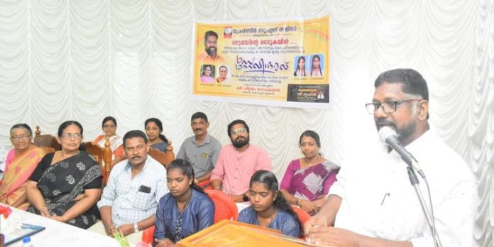 അന്യസംസ്ഥാന തൊഴിലാളികളുടെ മക്കളായ പി രാമലക്ഷ്മിക്കും പി രാജലക്ഷ്മിക്കും പ്രേംനസീർ സുഹൃത്ത് വേദിയുടെ പുരസ്കാരം അന്യസംസ്ഥാന തൊഴിലാളികളുടെ മക്കളായ പി രാമലക്ഷ്മിക്കും പി രാജലക്ഷ്മിക്കും പ്രേംനസീർ സുഹൃത്ത് വേദിയുടെ പുരസ്കാരം