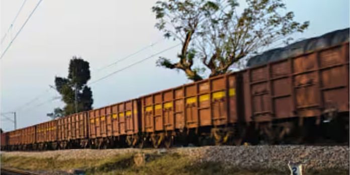 ഒഡീഷയിൽ ട്രെയിനിന് അടിയിൽപ്പെട്ട് നാല് പേർ മരിച്ചു ഒഡീഷയിൽ ട്രെയിനിന് അടിയിൽപ്പെട്ട് നാല് പേർ മരിച്ചു