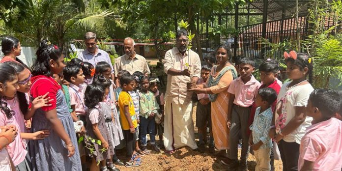പരിസ്ഥിതി സംരക്ഷണത്തിന്റെ ബാലപാഠങ്ങള് സ്കൂളില്നിന്ന് പഠിച്ച് തുടങ്ങണം : ഡെപ്യൂട്ടി സ്പീക്കര് പരിസ്ഥിതി സംരക്ഷണത്തിന്റെ ബാലപാഠങ്ങള് സ്കൂളില്നിന്ന് പഠിച്ച് തുടങ്ങണം : ഡെപ്യൂട്ടി സ്പീക്കര്