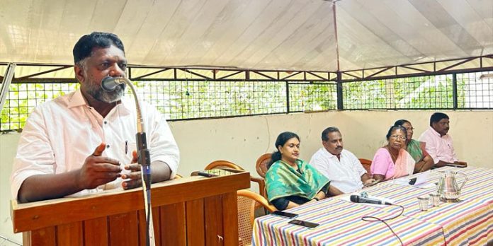 അടൂർ മണ്ഡലം സമ്പൂർണ്ണ മാലിന്യമുക്തമാക്കും : ഡെപ്യൂട്ടി സ്പീക്കർ അടൂർ മണ്ഡലം സമ്പൂർണ്ണ മാലിന്യമുക്തമാക്കും : ഡെപ്യൂട്ടി സ്പീക്കർ