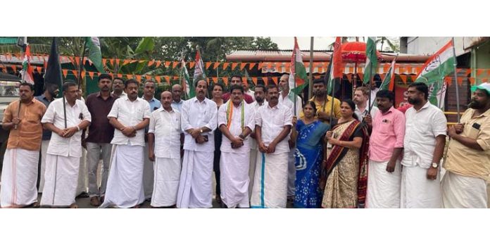 മൈലപ്രായിൽ കോൺഗ്രസ് പ്രതിഷേധ പ്രകടനവും യോഗവും നടത്തി മൈലപ്രായിൽ കോൺഗ്രസ് പ്രതിഷേധ പ്രകടനവും യോഗവും നടത്തി