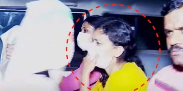 വ്യാജ രേഖ കേസ് അറസ്റ്റ്: വിദ്യയെ കുടുക്കിയത് കൂട്ടുകാരിക്കൊപ്പമുള്ള സെൽഫി വ്യാജ രേഖ കേസ് അറസ്റ്റ്: വിദ്യയെ കുടുക്കിയത് കൂട്ടുകാരിക്കൊപ്പമുള്ള സെൽഫി