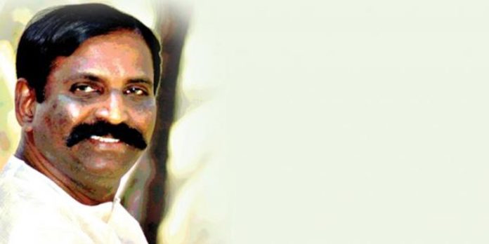 ലൈംഗികബന്ധത്തിന് നിർബന്ധിച്ചു ; പ്രശസ്ത കവി വൈരമുത്തുവിനെതിരെ ഗായിക ലൈംഗികബന്ധത്തിന് നിർബന്ധിച്ചു ; പ്രശസ്ത കവി വൈരമുത്തുവിനെതിരെ ഗായിക