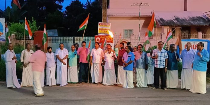 പ്രതിഷേധ പ്രകടനം നടത്തി പ്രതിഷേധ പ്രകടനം നടത്തി
