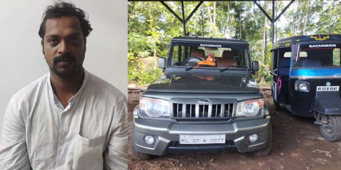 മ്ലാവിനെ പന്നിപ്പടക്കം ഉപയോഗിച്ച് വേട്ടയാടി കൊന്ന സംഭവത്തിൽ ഒരാൾ കൂടി കീഴടങ്ങി മ്ലാവിനെ പന്നിപ്പടക്കം ഉപയോഗിച്ച് വേട്ടയാടി കൊന്ന സംഭവത്തിൽ ഒരാൾ കൂടി കീഴടങ്ങി