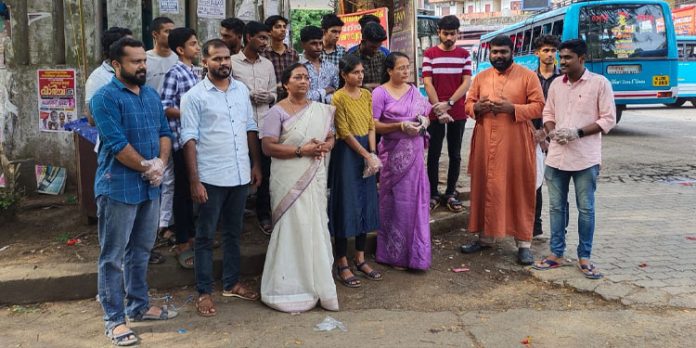 എം.സി.വൈ.എം റാന്നി മേഖല സമിതിയുടെ നേതൃത്വത്തിൽ റാന്നി ബസ് സ്റ്റാൻഡും പരിസരവും വൃത്തിയാക്കി എം.സി.വൈ.എം റാന്നി മേഖല സമിതിയുടെ നേതൃത്വത്തിൽ റാന്നി ബസ് സ്റ്റാൻഡും പരിസരവും വൃത്തിയാക്കി
