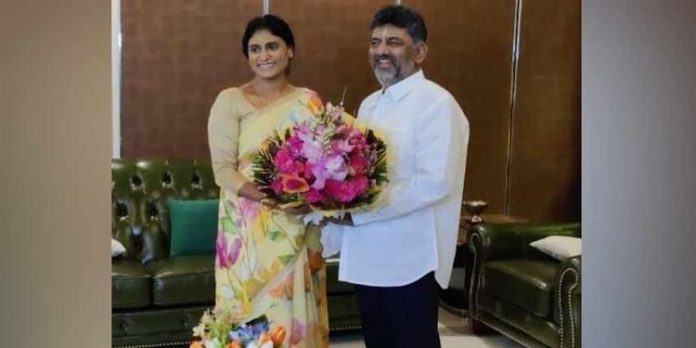 വൈ.എസ് ശര്മിള കോണ്ഗ്രസിലേക്ക് ; ആന്ധ്ര പിടിക്കാന് കരുനീക്കം നടത്തി ഡി.കെ വൈ.എസ് ശര്മിള കോണ്ഗ്രസിലേക്ക് ; ആന്ധ്ര പിടിക്കാന് കരുനീക്കം നടത്തി ഡി.കെ
