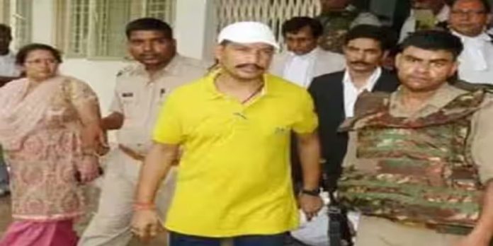 കോടതിയില് വെടിവെയ്പ് ; ഗുണ്ടാ നേതാവ് കൊല്ലപ്പെട്ടു കോടതിയില് വെടിവെയ്പ് ; ഗുണ്ടാ നേതാവ് കൊല്ലപ്പെട്ടു