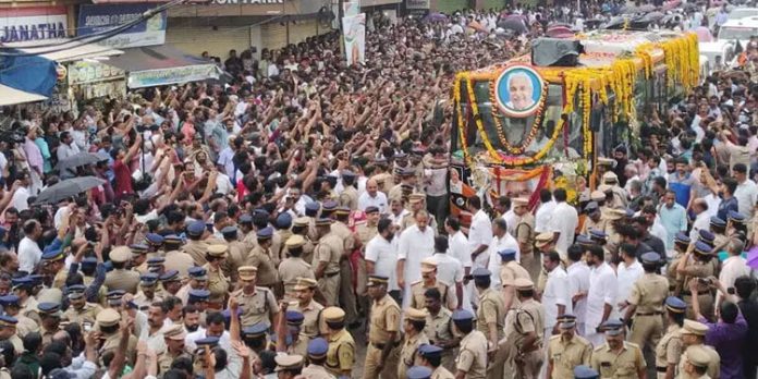 കുഞ്ഞൂഞ്ഞിനെ കാത്ത് പുതുപ്പള്ളിക്കാര് കുഞ്ഞൂഞ്ഞിനെ കാത്ത് പുതുപ്പള്ളിക്കാര്