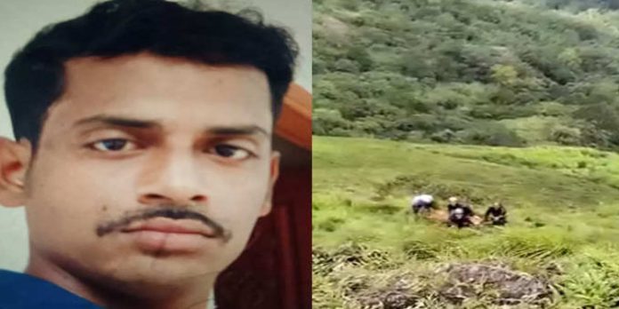 സുഹൃത്തുക്കൾക്കൊപ്പം പരുന്തുംപാറയിലെത്തി ; യുവാവിനെ കൊക്കയിൽ മരിച്ച നിലയിൽ കണ്ടെത്തി സുഹൃത്തുക്കൾക്കൊപ്പം പരുന്തുംപാറയിലെത്തി ; യുവാവിനെ കൊക്കയിൽ മരിച്ച നിലയിൽ കണ്ടെത്തി