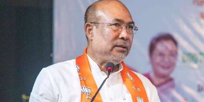 നരേന്ദ്ര മോദിയുടെ കോലം കത്തിക്കരുതെന്ന് പ്രതിഷേധക്കാരോട് മണിപ്പൂര് മുഖ്യമന്ത്രി ബിരേന് സിങ് നരേന്ദ്ര മോദിയുടെ കോലം കത്തിക്കരുതെന്ന് പ്രതിഷേധക്കാരോട് മണിപ്പൂര് മുഖ്യമന്ത്രി ബിരേന് സിങ്