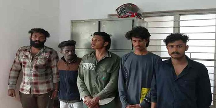 കുണ്ടറയിൽ 86 ഗ്രാം എംഡിഎംഎയുമായി അഞ്ച് യുവാക്കൾ പിടിയിൽ കുണ്ടറയിൽ 86 ഗ്രാം എംഡിഎംഎയുമായി അഞ്ച് യുവാക്കൾ പിടിയിൽ