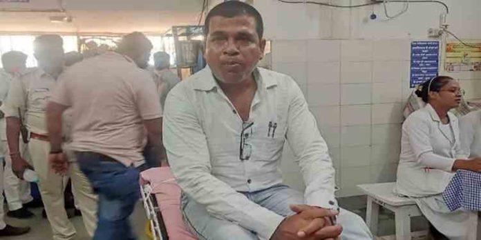 കൈക്കൂലി വാങ്ങുന്നത് കയ്യോടെ പിടികൂടി; 5,000 രൂപ വിഴുങ്ങി ഉദ്യോഗസ്ഥൻ കൈക്കൂലി വാങ്ങുന്നത് കയ്യോടെ പിടികൂടി; 5,000 രൂപ വിഴുങ്ങി ഉദ്യോഗസ്ഥൻ