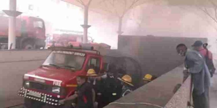 അഹമ്മദാബാദിലെ ആശുപത്രിയില് തീപിടിത്തം; 125 രോഗികളെ ഒഴിപ്പിച്ചു അഹമ്മദാബാദിലെ ആശുപത്രിയില് തീപിടിത്തം; 125 രോഗികളെ ഒഴിപ്പിച്ചു