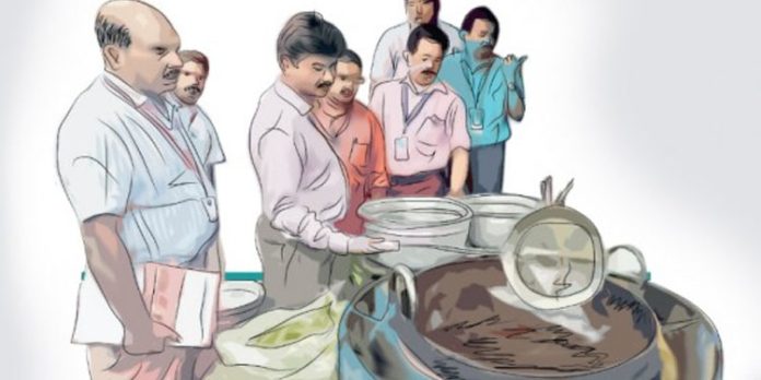 നിരവധി കച്ചവട സ്ഥാപനങ്ങൾക്ക് ഭക്ഷ്യസുരക്ഷാ ലൈസന്സില്ലെന്ന് കണ്ടെത്തല് ; സംസ്ഥാന വ്യാപക പരിശോധന തുടങ്ങുന്നു നിരവധി കച്ചവട സ്ഥാപനങ്ങൾക്ക് ഭക്ഷ്യസുരക്ഷാ ലൈസന്സില്ലെന്ന് കണ്ടെത്തല് ; സംസ്ഥാന വ്യാപക പരിശോധന തുടങ്ങുന്നു