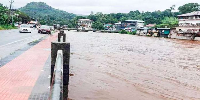 കനത്ത മഴ; കോട്ടയം ജില്ലയിൽ ബുധനാഴ്ച വരെ ഓറഞ്ച് അലർട്ട് കനത്ത മഴ; കോട്ടയം ജില്ലയിൽ ബുധനാഴ്ച വരെ ഓറഞ്ച് അലർട്ട്