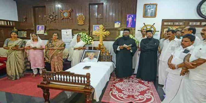 പുതുപ്പള്ളി പള്ളിയിൽ ഉമ്മൻ ചാണ്ടിക്കായി പ്രത്യേക കല്ലറ പുതുപ്പള്ളി പള്ളിയിൽ ഉമ്മൻ ചാണ്ടിക്കായി പ്രത്യേക കല്ലറ