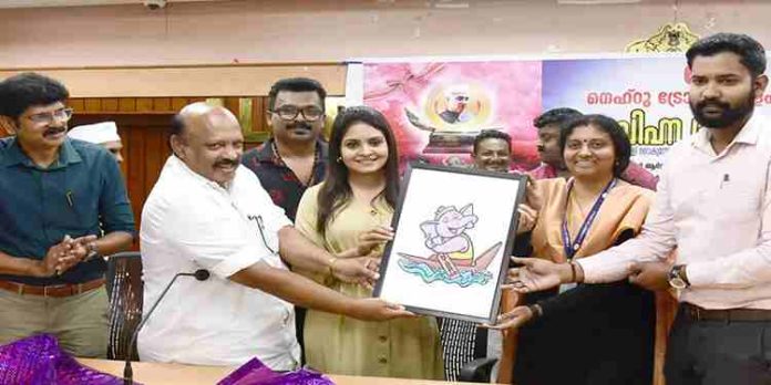 നെഹ്റു ട്രോഫി വള്ളംകളി: ഭാഗ്യചിഹ്നം വള്ളം തുഴഞ്ഞു നീങ്ങുന്ന കുട്ടിയാന നെഹ്റു ട്രോഫി വള്ളംകളി: ഭാഗ്യചിഹ്നം വള്ളം തുഴഞ്ഞു നീങ്ങുന്ന കുട്ടിയാന