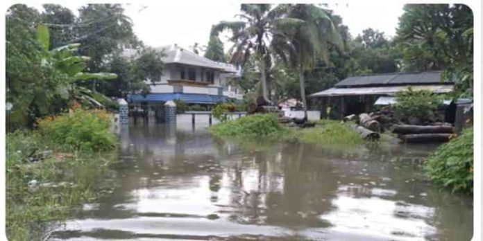 അപ്പർ കുട്ടനാട്ടിൽ ദുരിതം ഒഴിയുന്നില്ല ; പ്രദേശത്ത് വെള്ളക്കെട്ട് തുടരുന്നതിനാൽ രണ്ടായിരത്തോളം ആളുകള് ഇന്നും ക്യാമ്പുകളിലാണ് അപ്പർ കുട്ടനാട്ടിൽ ദുരിതം ഒഴിയുന്നില്ല ; പ്രദേശത്ത് വെള്ളക്കെട്ട് തുടരുന്നതിനാൽ രണ്ടായിരത്തോളം ആളുകള് ഇന്നും ക്യാമ്പുകളിലാണ്