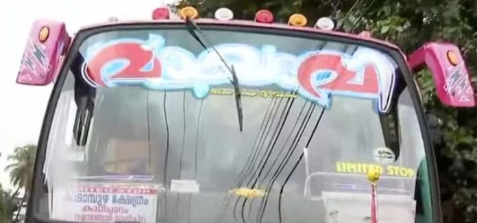 നിരോധിത പോണ് സൈറ്റിന്റെ സ്റ്റിക്കര് പതിച്ച പ്രൈവറ്റ് ബസ് കസ്റ്റഡിയില് നിരോധിത പോണ് സൈറ്റിന്റെ സ്റ്റിക്കര് പതിച്ച പ്രൈവറ്റ് ബസ് കസ്റ്റഡിയില്