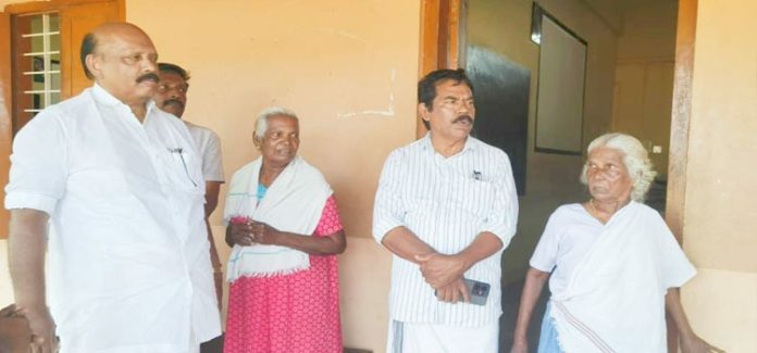 ദുരിതാശ്വാസ ക്യാമ്പ് തോമസ് കെ തോമസ് എം.എല്.എ സന്ദര്ശിച്ചു ദുരിതാശ്വാസ ക്യാമ്പ് തോമസ് കെ തോമസ് എം.എല്.എ സന്ദര്ശിച്ചു