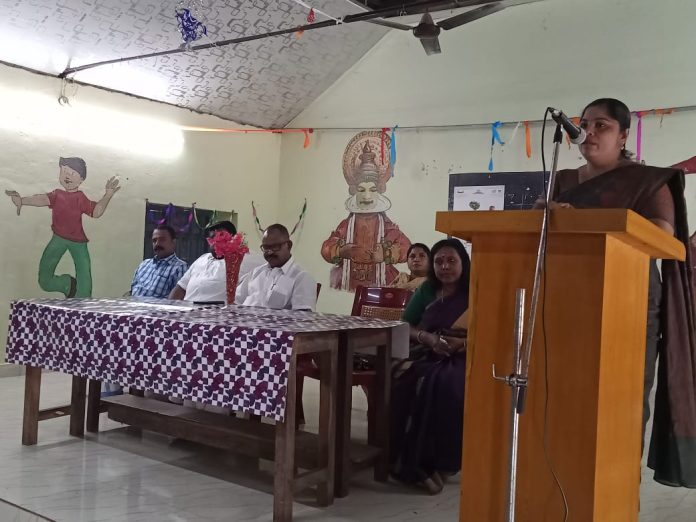 പ്ലസ് വൺ പ്രവേശനോത്സവം നടത്തി ഇടമുറി ഗവ:ഹയർ സെക്കന്ററി സ്കൂൾ പ്ലസ് വൺ പ്രവേശനോത്സവം നടത്തി ഇടമുറി ഗവ:ഹയർ സെക്കന്ററി സ്കൂൾ