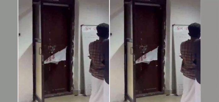 എറണാകുളം ലോ കോളജിൽ അധ്യാപകരെ സ്റ്റാഫ് റൂമിലിട്ട് പൂട്ടി എസ്.എഫ്.ഐ പ്രവർത്തകർ എറണാകുളം ലോ കോളജിൽ അധ്യാപകരെ സ്റ്റാഫ് റൂമിലിട്ട് പൂട്ടി എസ്.എഫ്.ഐ പ്രവർത്തകർ