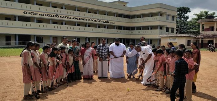 ഇടമുറി ഗവണ്മെന്റ് ഹയര് സെക്കന്ഡറി സ്കൂളില് ഹോക്കി പരിശീലനത്തിന് തുടക്കം ഇടമുറി ഗവണ്മെന്റ് ഹയര് സെക്കന്ഡറി സ്കൂളില് ഹോക്കി പരിശീലനത്തിന് തുടക്കം