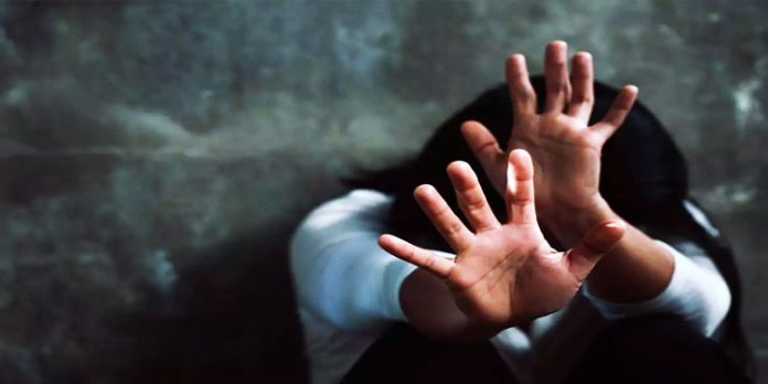 മദ്യം നല്കി ഭാര്യയെ കൈമാറി ; ഒമ്പത് പേര്ക്കെതിരെ കേസ് മദ്യം നല്കി ഭാര്യയെ കൈമാറി ; ഒമ്പത് പേര്ക്കെതിരെ കേസ്