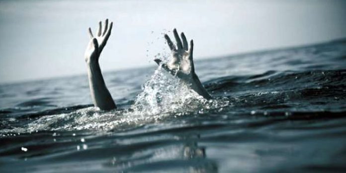 തൃശ്ശൂരില് വള്ളം മറിഞ്ഞ് അപകടം; ഒരാളെ കാണാതായി തൃശ്ശൂരില് വള്ളം മറിഞ്ഞ് അപകടം; ഒരാളെ കാണാതായി