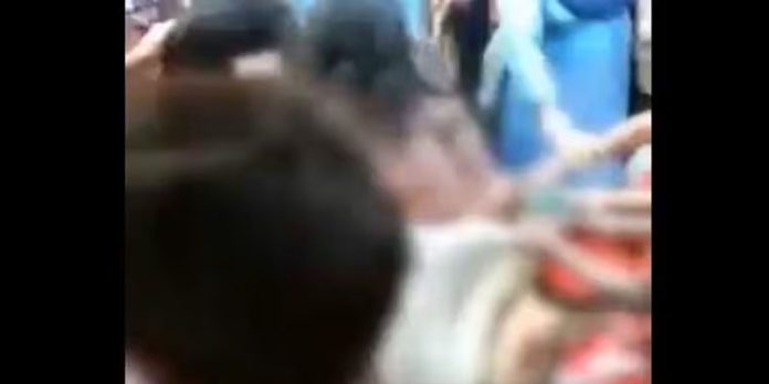 സ്ത്രീകളെ നഗ്നരാക്കി ആള്ക്കൂട്ടം മര്ദിച്ച സംഭവം ; ബംഗാളില് അഞ്ചുപേര് അറസ്റ്റില് സ്ത്രീകളെ നഗ്നരാക്കി ആള്ക്കൂട്ടം മര്ദിച്ച സംഭവം ; ബംഗാളില് അഞ്ചുപേര് അറസ്റ്റില്