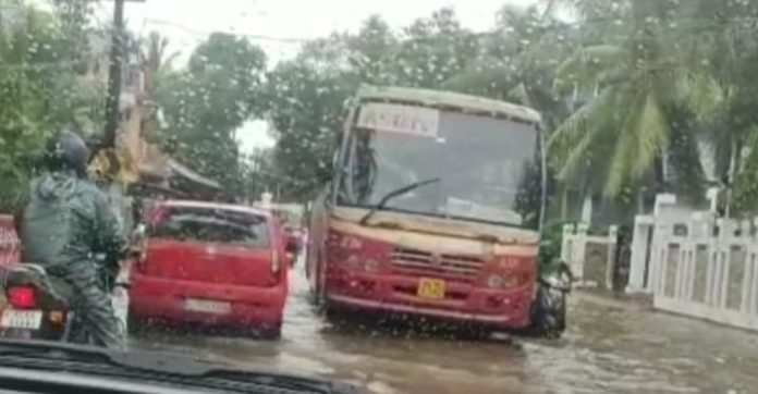 അമ്പലപ്പുഴ – തിരുവല്ലാ സംസ്ഥാന പാതയിലെ വെള്ളക്കെട്ടിന് ശാശ്വത പരിഹാരമുണ്ടാകണം ; എടത്വ വികസന സമിതി അമ്പലപ്പുഴ – തിരുവല്ലാ സംസ്ഥാന പാതയിലെ വെള്ളക്കെട്ടിന് ശാശ്വത പരിഹാരമുണ്ടാകണം ; എടത്വ വികസന സമിതി