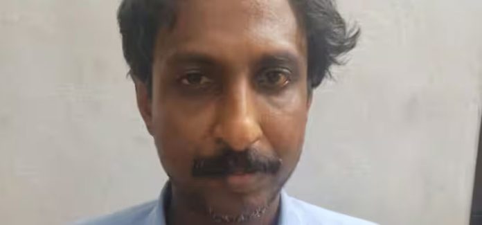 കെഎസ്ആർടിസി ബസിൽ യാത്രക്കാരിക്ക് നേരെ ലൈംഗിക അതിക്രമം ; കണ്ടക്ടര് കസ്റ്റഡിയില് കെഎസ്ആർടിസി ബസിൽ യാത്രക്കാരിക്ക് നേരെ ലൈംഗിക അതിക്രമം ; കണ്ടക്ടര് കസ്റ്റഡിയില്