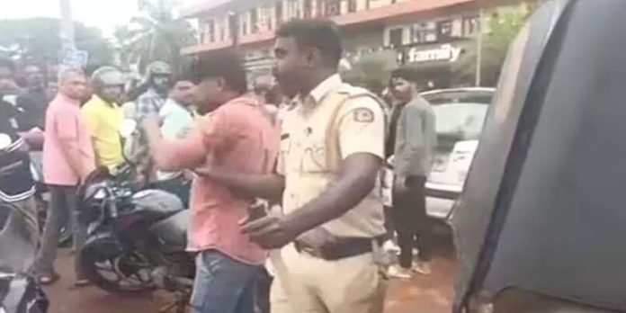 ബേക്കൽ കോട്ടയിലെത്തി മടങ്ങിയ യുവാക്കൾക്ക് നേരെ സദാചാര ആക്രമണം ; 4 പേര് അറസ്റ്റില് ബേക്കൽ കോട്ടയിലെത്തി മടങ്ങിയ യുവാക്കൾക്ക് നേരെ സദാചാര ആക്രമണം ; 4 പേര് അറസ്റ്റില്