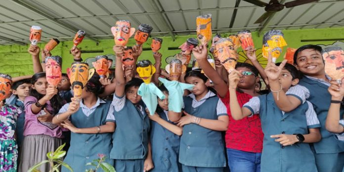 പ്ലാസ്റ്റിക്ക് കുപ്പികളെ പഠനോപകരണങ്ങളാക്കി വെച്ചൂച്ചിറ എണ്ണൂറാംവയല് സി എം എസ് എല് പി സ്കൂളിലെ കുട്ടികള് പ്ലാസ്റ്റിക്ക് കുപ്പികളെ പഠനോപകരണങ്ങളാക്കി വെച്ചൂച്ചിറ എണ്ണൂറാംവയല് സി എം എസ് എല് പി സ്കൂളിലെ കുട്ടികള്